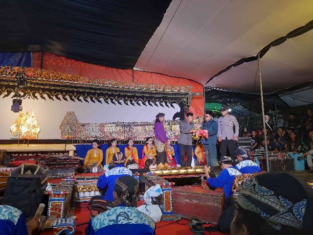 CAMAT SUKOHARJO MENGHADIRI ACARA RUWAT DUKUH KARANGTENGAH DESA GARUNGLOR